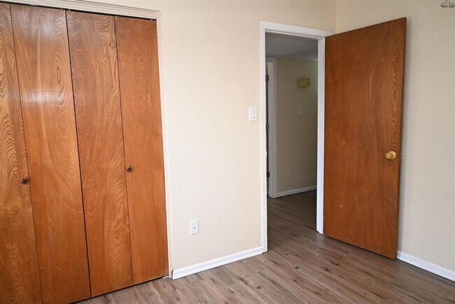 Building Photo - 4 bed 2 bath near SAFB.