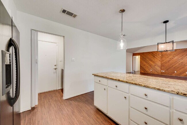 Building Photo - Renovated 3 bed 2 bath in the heart of Saginaw