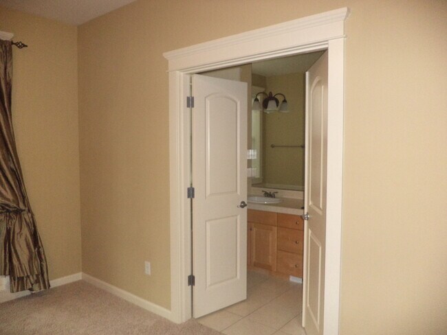 Building Photo - Ranch Home w/ Oversized Double Garage & Landscaping Included!