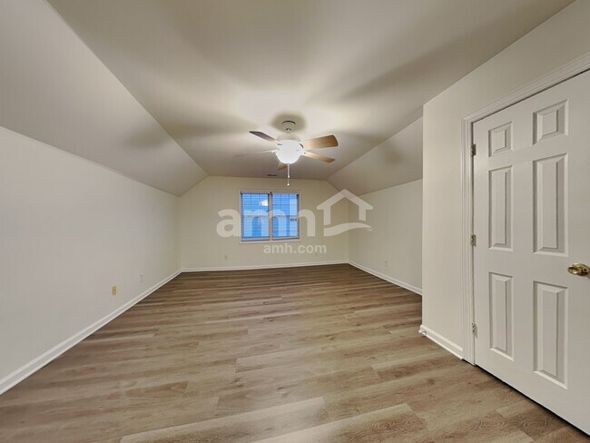 Building Photo - 2601 Trailwood Hills Dr