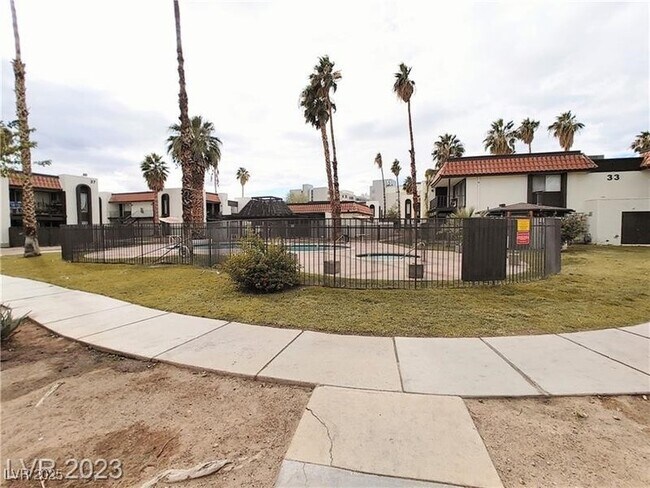 Building Photo - 1405 E Vegas Valley Dr