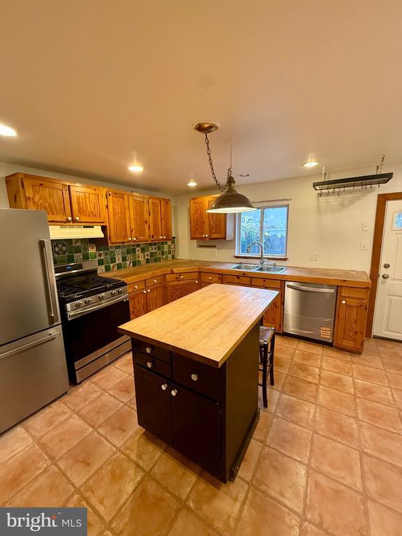 Building Photo - 1249 E Oxford St