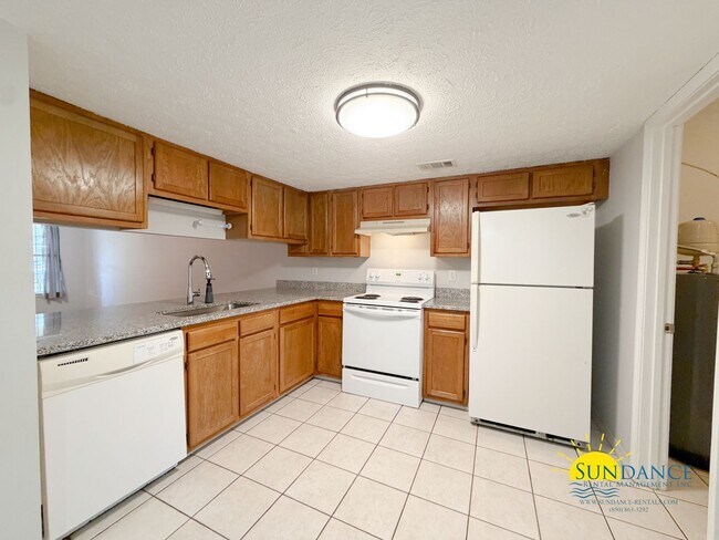 Building Photo - Great 2 Bedroom Townhouse in Fort Walton!