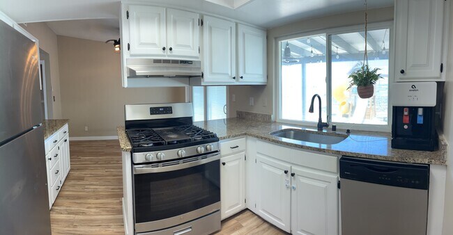 Building Photo - 5527 Carousel Dr