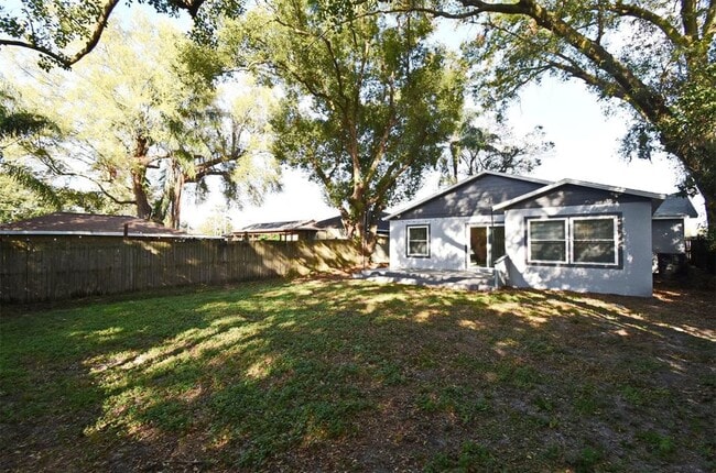 Building Photo - 938 S Bumby Ave