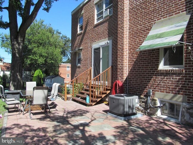 Building Photo - 504 Acorn St