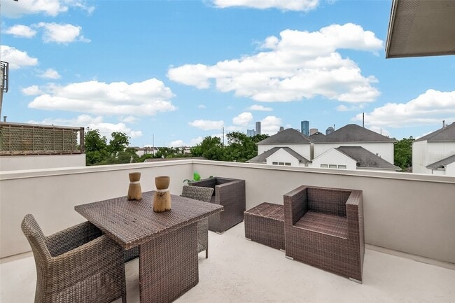 Building Photo - 1604 Ovid St