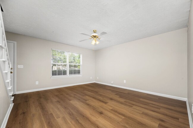 Building Photo - Hamlet Square Townhomes -2304A