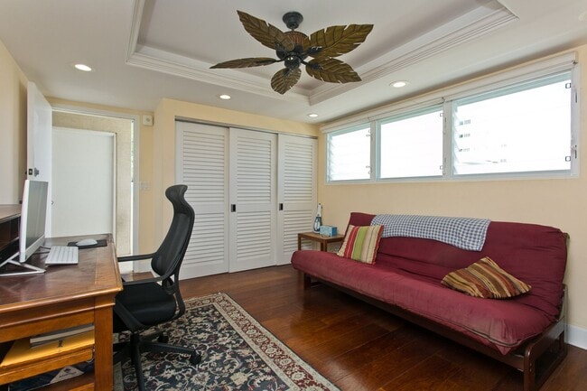 Building Photo - 3065 Kalakaua Ave