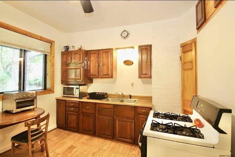 Building Photo - 530 3rd St