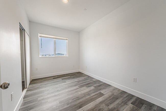 Building Photo - Spacious 4-Bedroom, 3-Bath Home – Modern U...