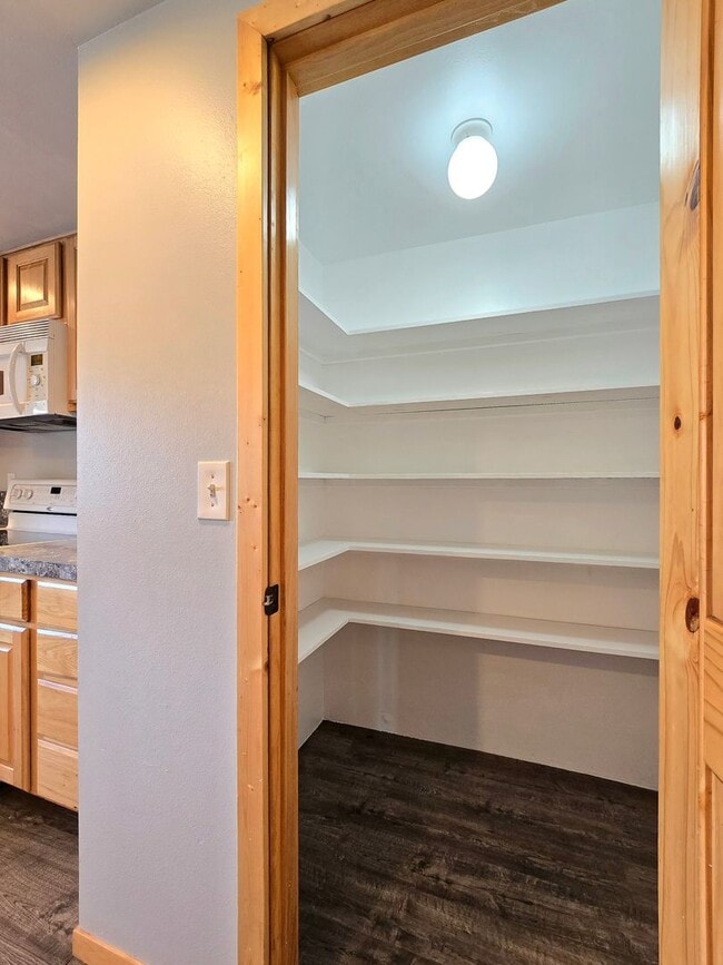 Building Photo - 3 Bedroom Home in Marysville Now Available!