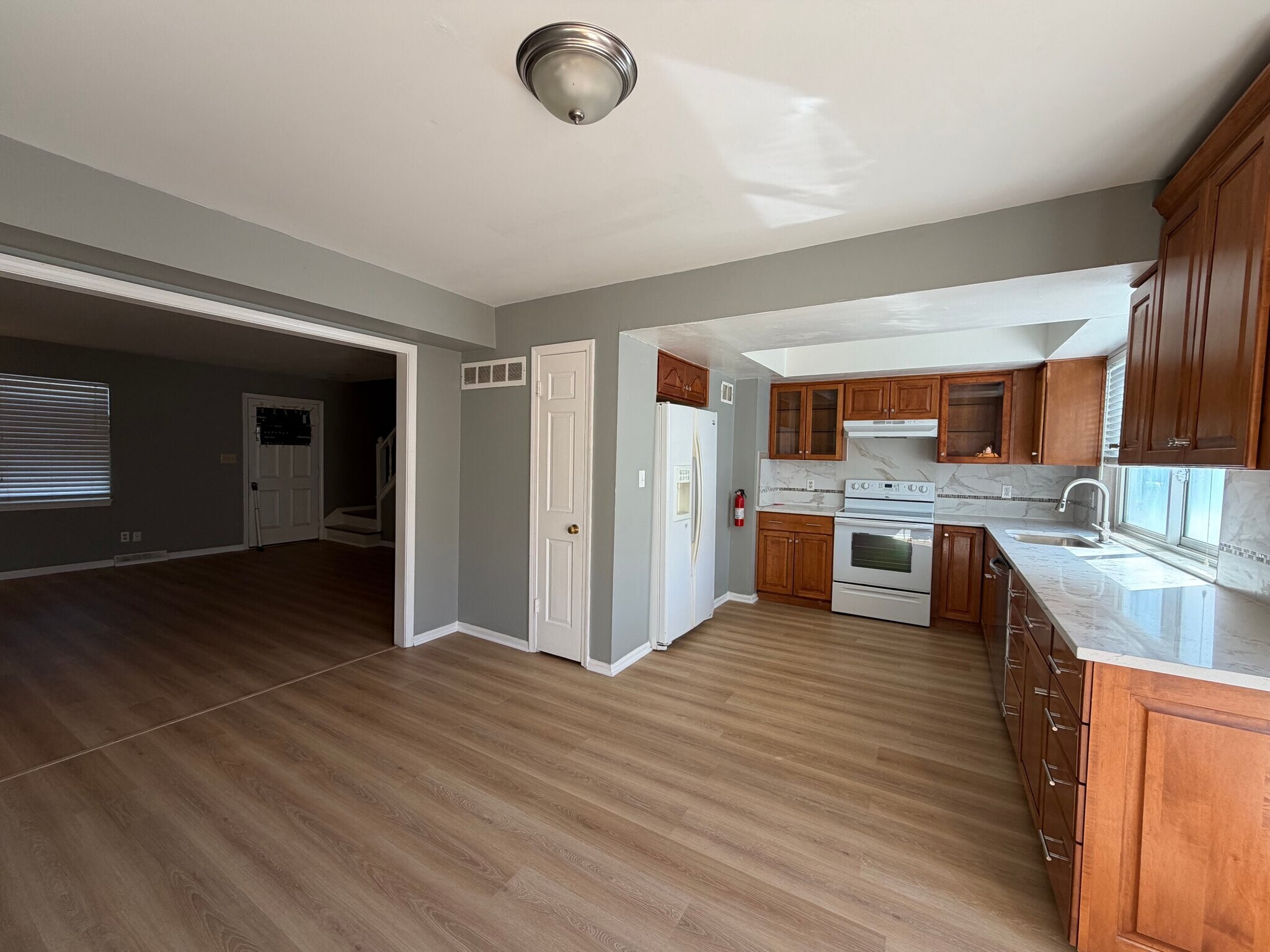 Building Photo - 6138 E 129 St