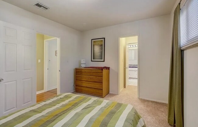 Building Photo - 20426 Lorne St