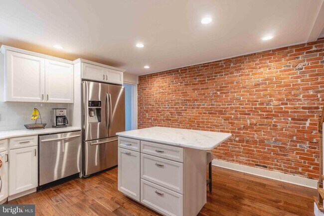 Building Photo - 216 W Lafayette St