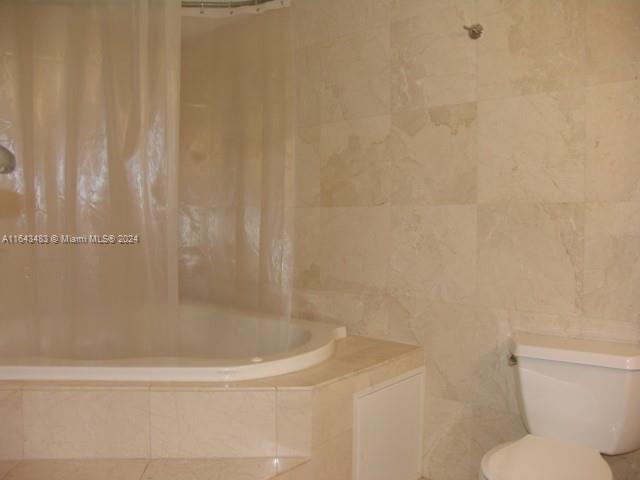 Building Photo - 802 NE 27th Ave