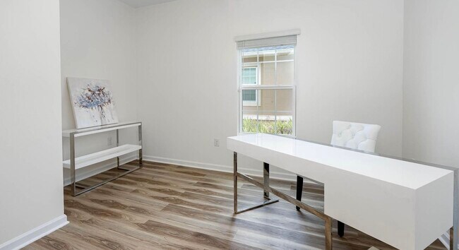 Building Photo - 560 Remington Green Dr SE