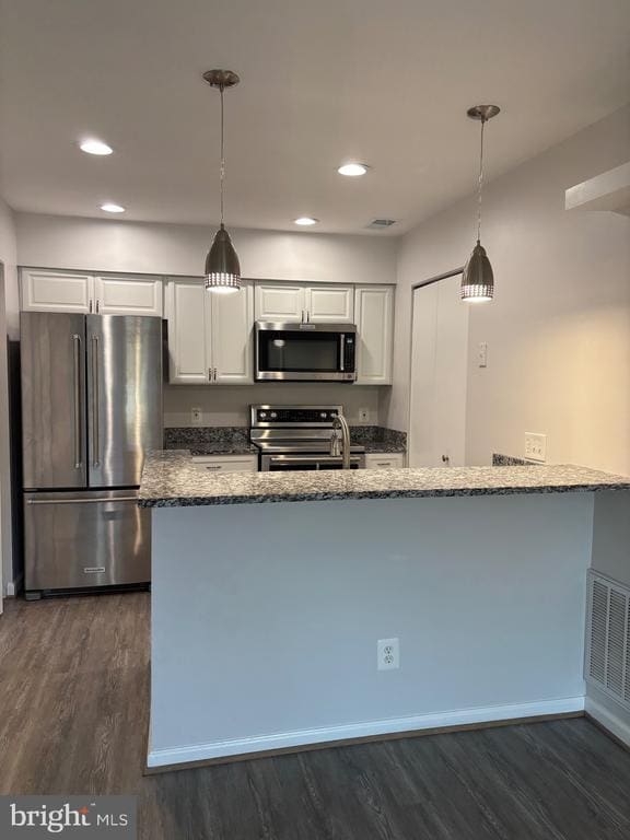 Building Photo - 7604 Lakeside Village Dr