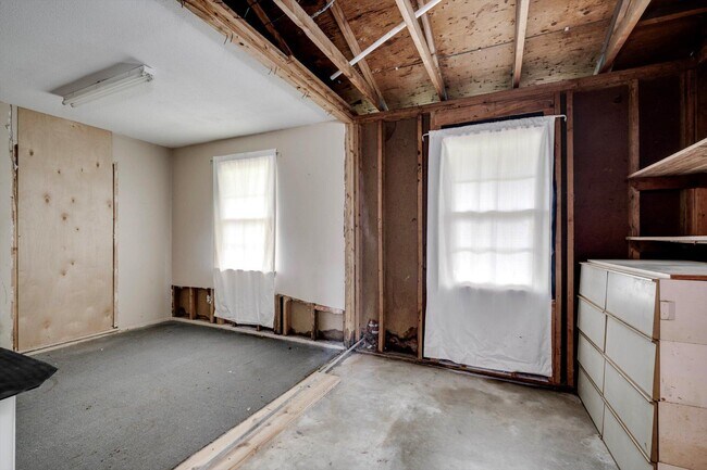 Building Photo - 2435 Forest Park Rd