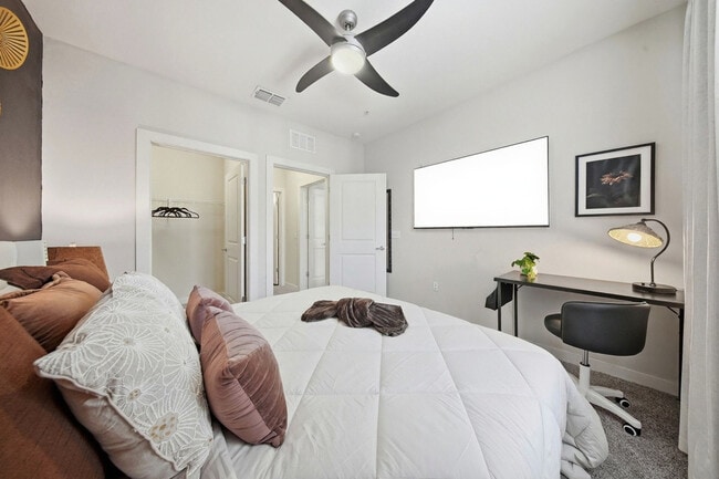 Building Photo - 1700 W Cleveland St