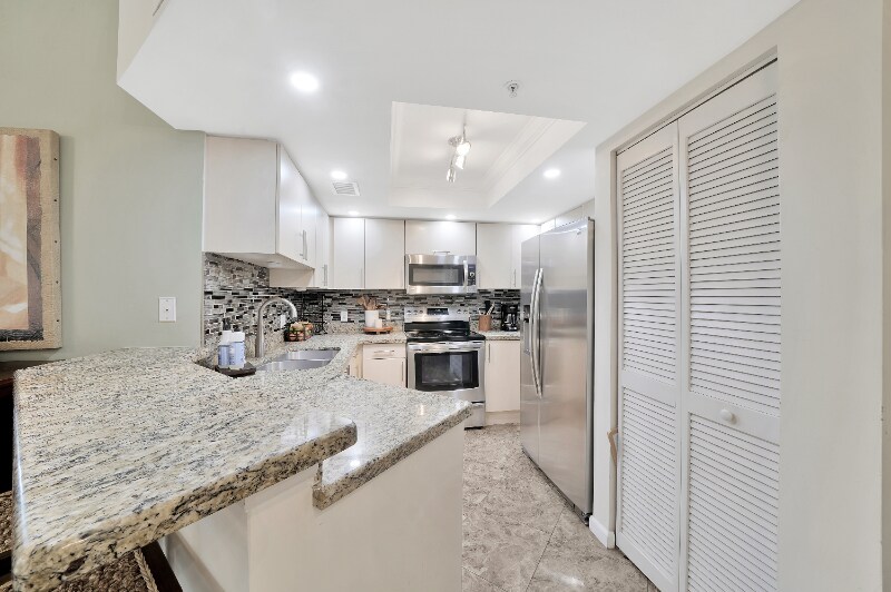 Building Photo - 2005 SE 10th Ave