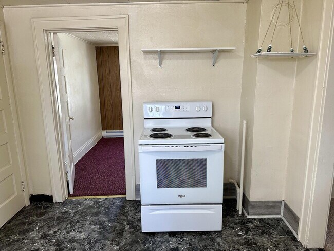 Building Photo - "Charming 2-Bed Gem in Virginia, MN – Perfect for Cozy Living!"