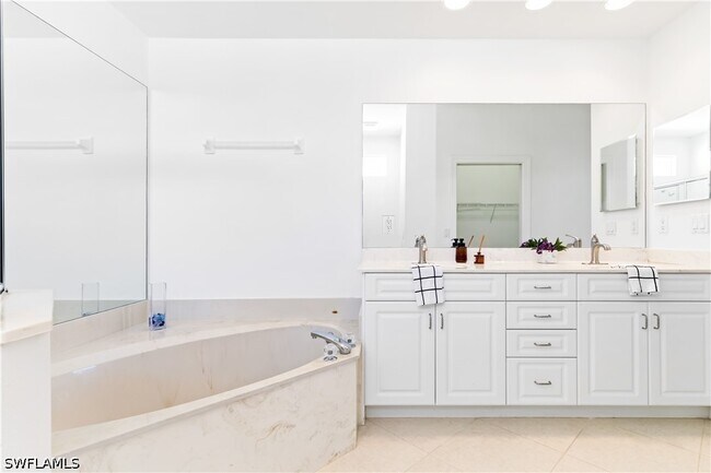 Building Photo - 8635 Ibis Cove Cir