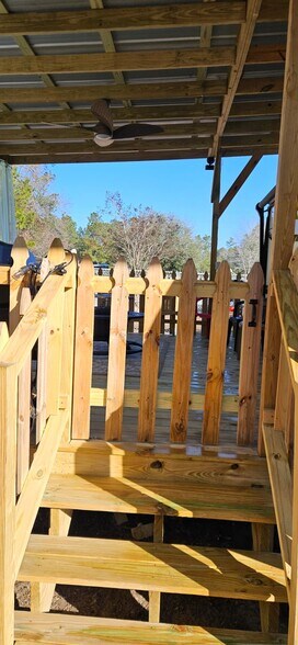 Building Photo - 206 New Iris Ln