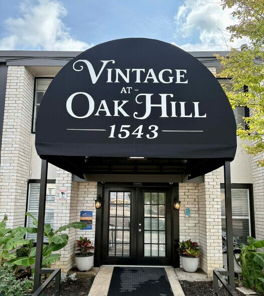 Interior Photo - Vintage at Oak Hill