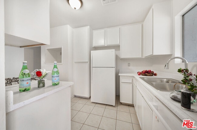 Building Photo - 1040 Iris St