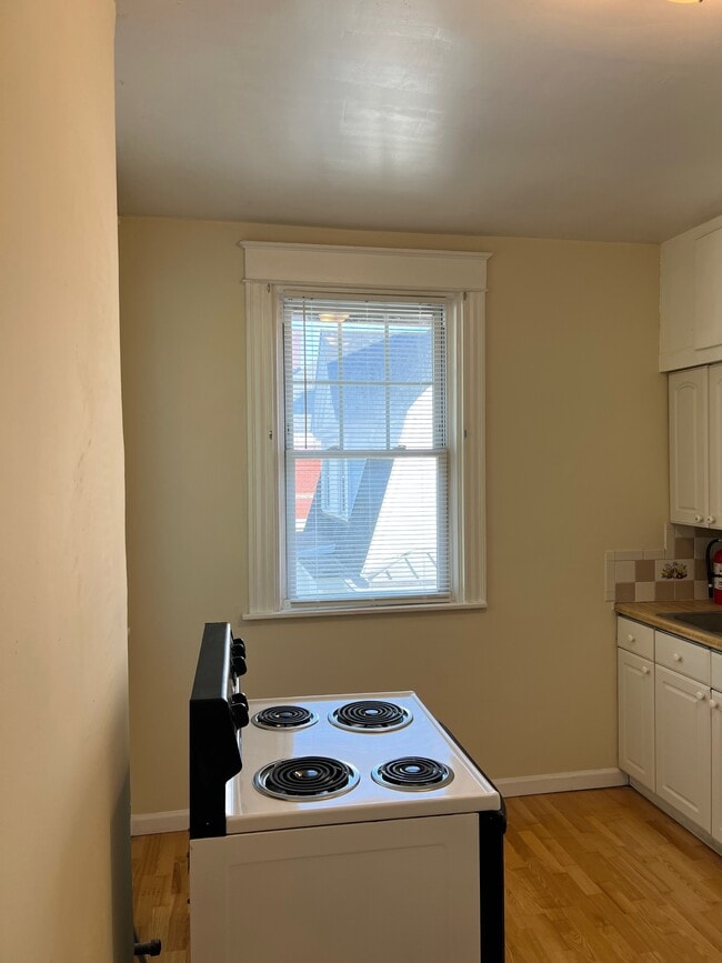 Building Photo - 905 Suire Ave