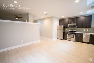 Building Photo - One Bedroom Graduate Hospital Apartment