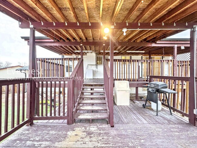 Building Photo - 3 Bed/2 Bath Home with Garage & Fenced Yard