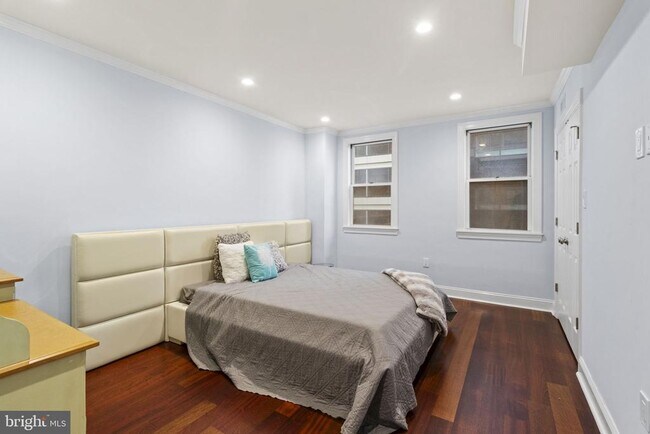 Building Photo - 1901 Walnut St