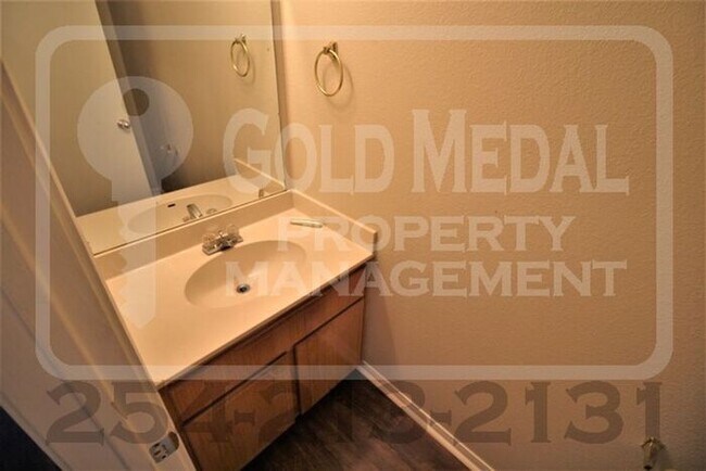 Building Photo - Charming Cove Living on Ave E! 401 W Ave E, Unit C