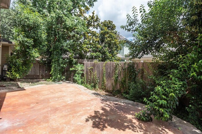 Building Photo - 6708 Menchaca Rd