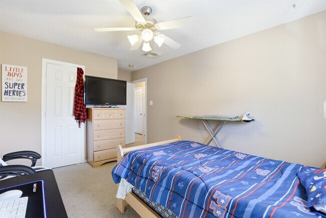 Building Photo - 11402 Overland Trail Dr