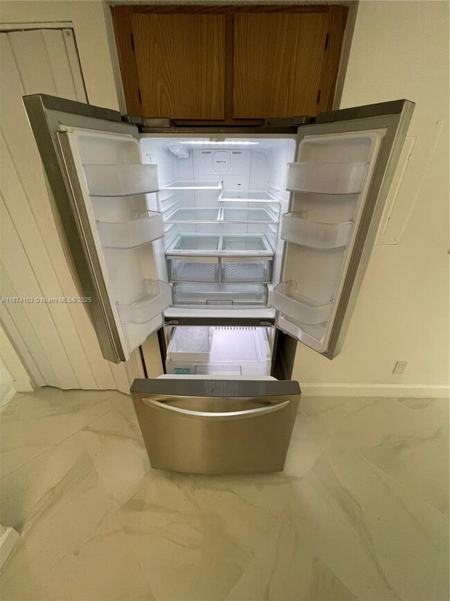 Building Photo - 9510 Seagrape Dr