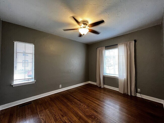Building Photo - Historic Duplex near Plaza district!