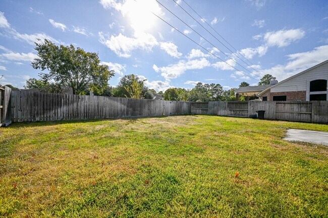 Building Photo - 12210 Ferncrest Ct