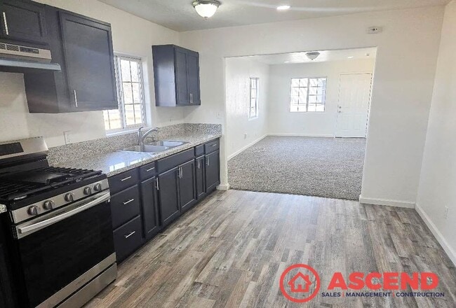 Building Photo - 3 Bedroom | 1 Bathroom Apartment — Delano