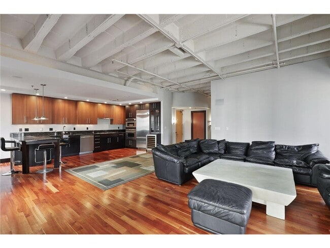 Building Photo - 601 S Marquette Ave