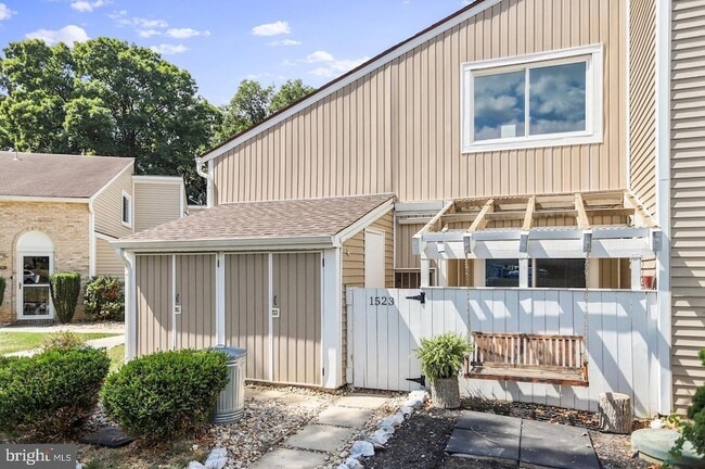 Building Photo - 1523 Kensington Dr