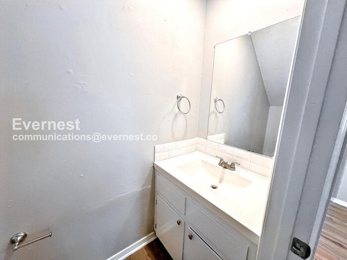 Building Photo - 8917 Tanya Dr