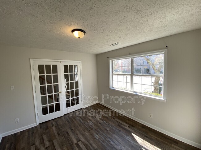 Building Photo - 105 Raquel Ct