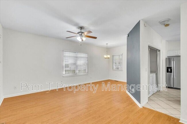 Building Photo - 635 E Henry St