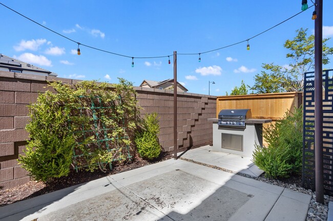 Building Photo - Gorgeous Model Home to Rent in Folsom!