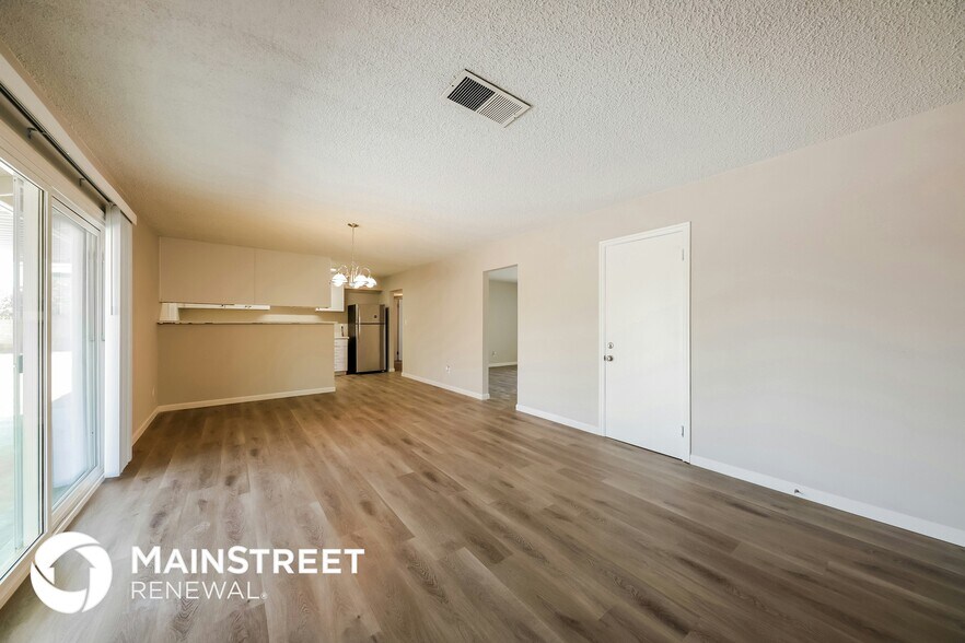 Building Photo - 3732 W Solar Dr