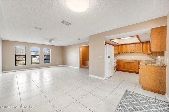 Building Photo - 115 Angelo Rd SE