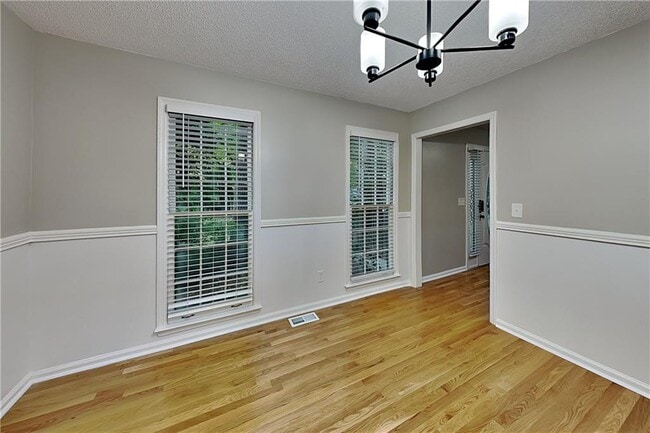 Building Photo - 4241 Glenforest Way
